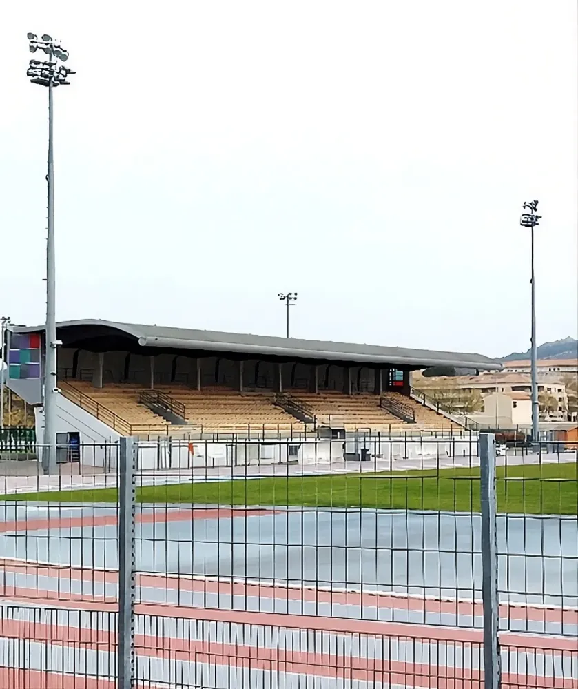  Stade d’honneur à Salon de Provence (1)